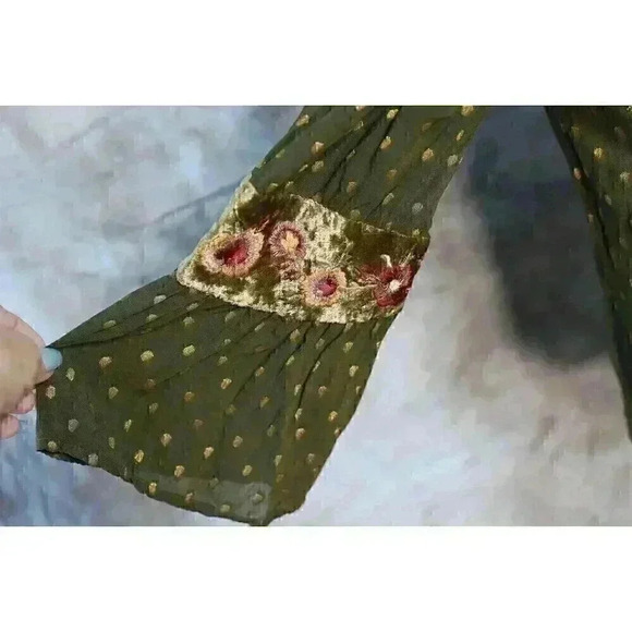 Chico's size 1 green w/gold thread dots;crushed velvet accents on shoulder lined - Picture 10 of 16